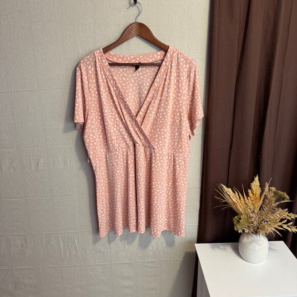 Torrid Babydoll Top Size 3 Plus Peach Pink White Abstract Polka Dot Short Sleeve - Picture 1 of 12